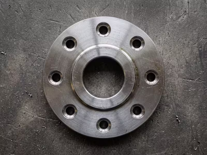 Bolt hole pattern on steel flange Bolt hole pattern on steel flange
