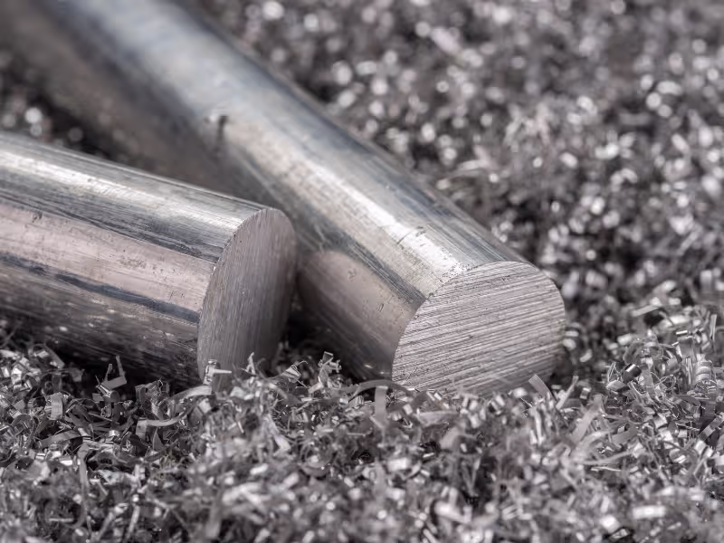 Magnet holding steel clips next to aluminium items